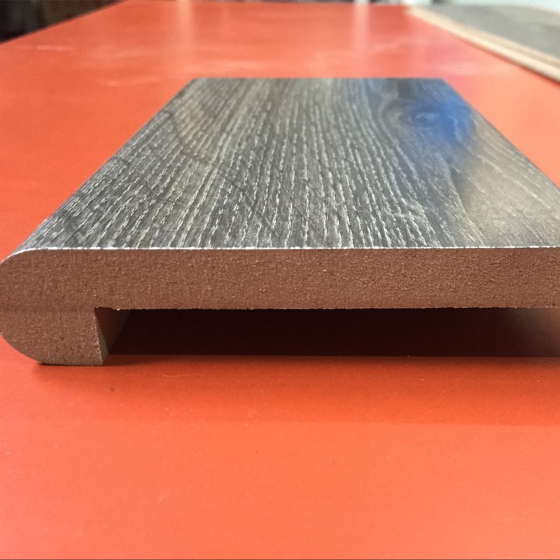Moldura de punta de escalera laminada de montaje empotrado